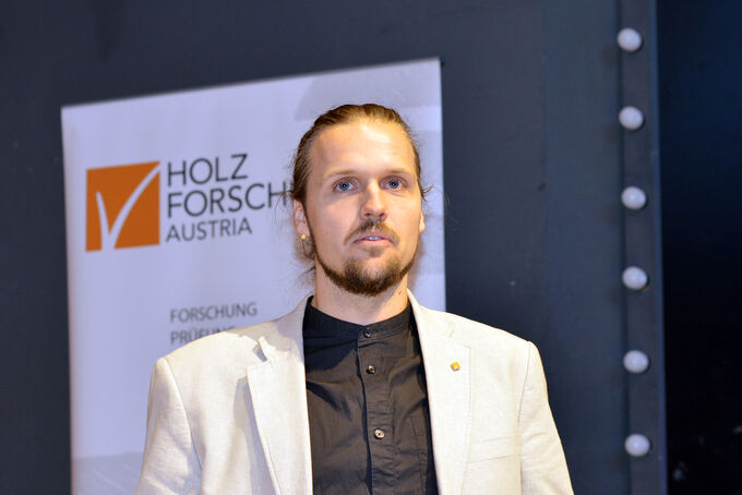 Simon Winter auf der Bühne.