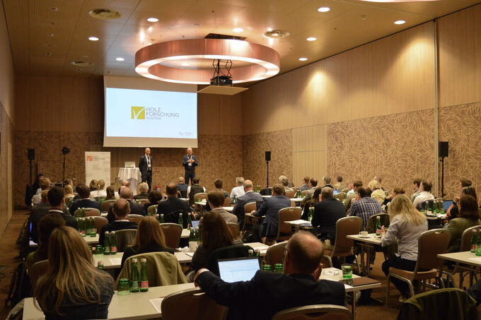 Blick in den Vortragssaal des Kreislaufforum Holz 2025.