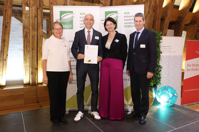 Martin Weigl-Kuska bei der Verleihung des ÖGUT-Preises für das Projekt TimberLoop.